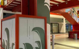 Decorazione interno centro commerciale con pellicola adesiva decorativa, Facility Service Milano